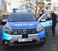 nowa oznakowana Dacia Daster, radiowóz policyjny