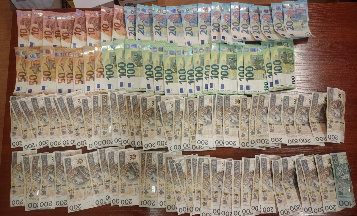 zdjęcie: zabezpieczona gotówka