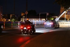 policjanci w trakcie zapewniania bezpieczeństwa w okolicach festiwalu