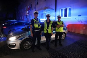 policjanci w trakcie zapewniania bezpieczeństwa w okolicach festiwalu