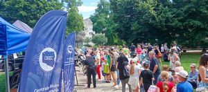 piknik rodzinny na placu wolności - policjanci z uczestnikami