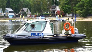 Zdjęcie: policyjna łódź.