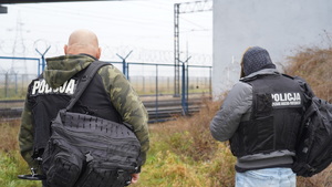 służby w trakcie działań