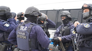 służby w trakcie działań