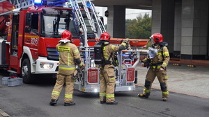 służby w trakcie działań