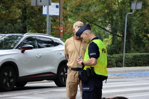 policjanci w trakcie zabezpieczenia wyścigu