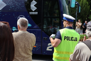 policjanci w trakcie zabezpieczenia wyścigu