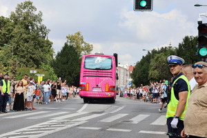 policjanci w trakcie zabezpieczenia wyścigu