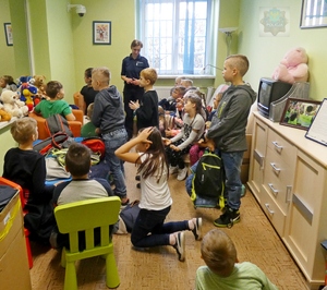 Uczniowie w Niebieskim Pokoju