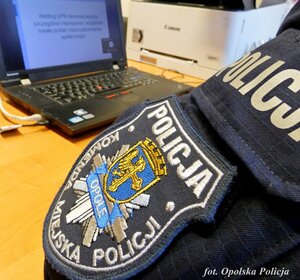 Policjant podczas lekcji on-line z licealistami